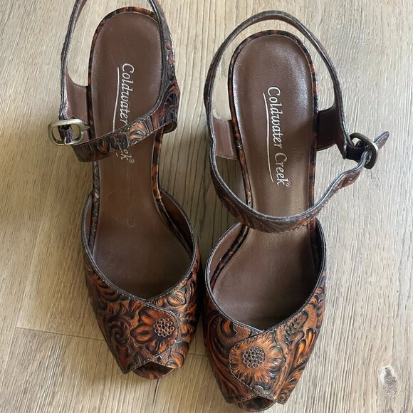 Women Coldwater Creek Tooled Leather Wedge Sandals 7M Brown Ankle Strap Peep Toe!